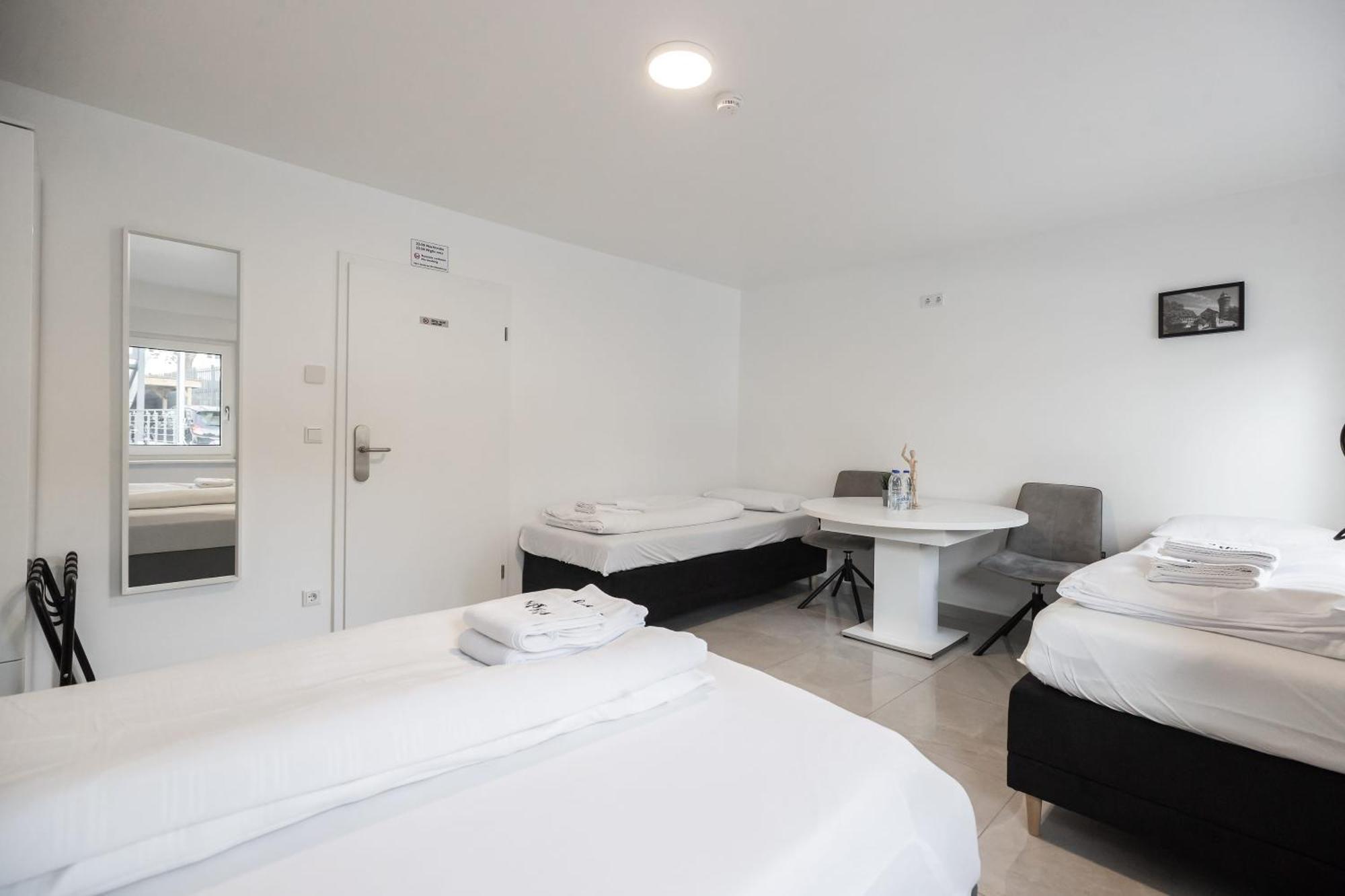 Staystay Guesthouse I 24 Hours Check-In Núremberg Habitación foto