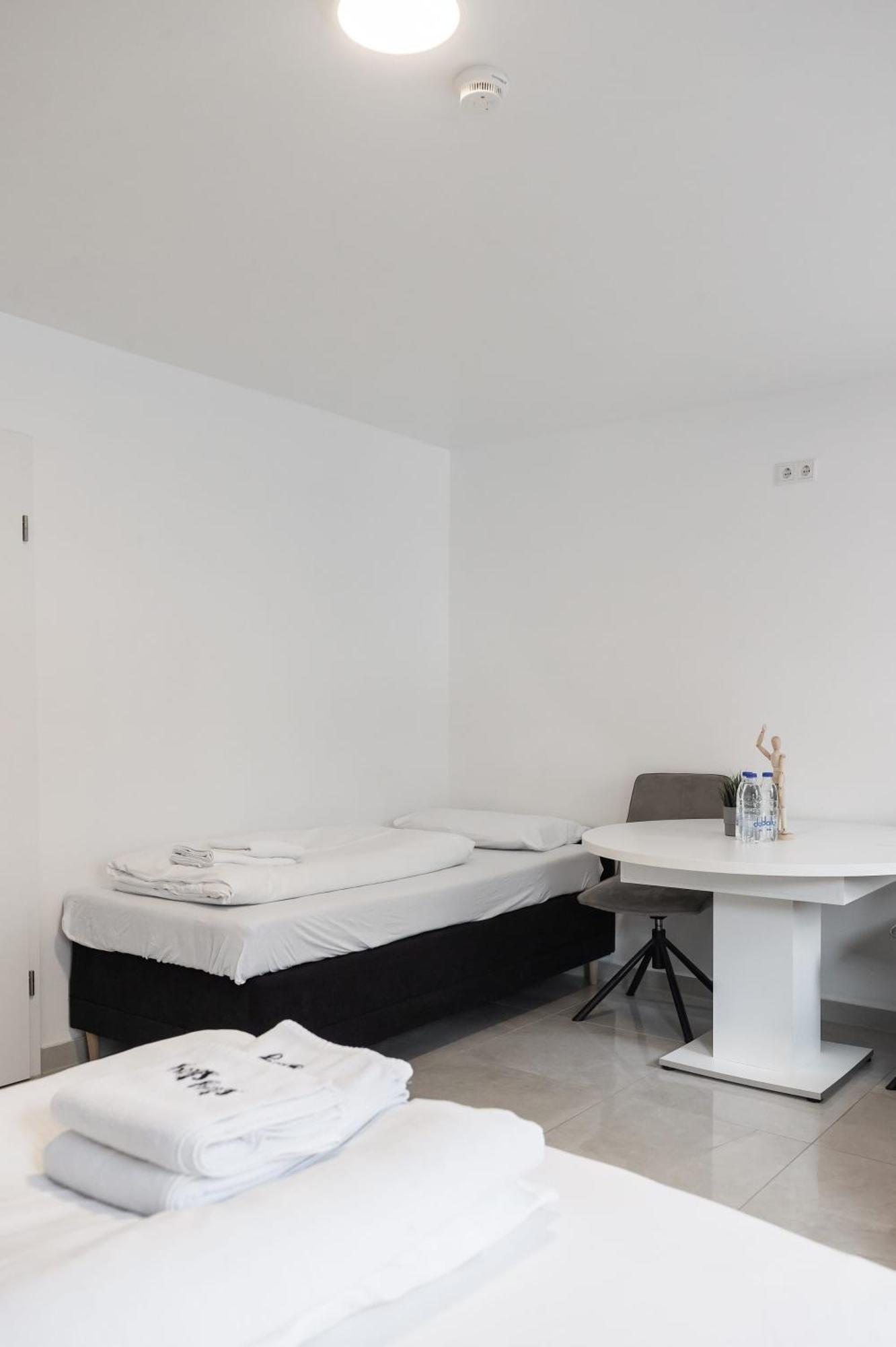 Staystay Guesthouse I 24 Hours Check-In Núremberg Habitación foto